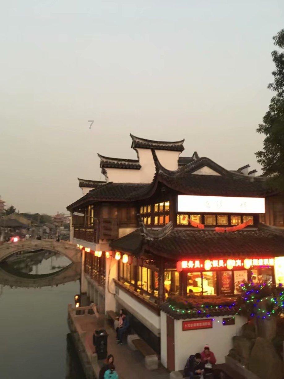 未婚女同事晚上来男舍和我聊、又晚上和我吃饭。再约，她说“上次请你吃饭是感谢你写文章。没事别约了”？游戏画面